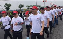 “松开心情，磨砺意志，逾越自我” 正定公司加入徒步走运动